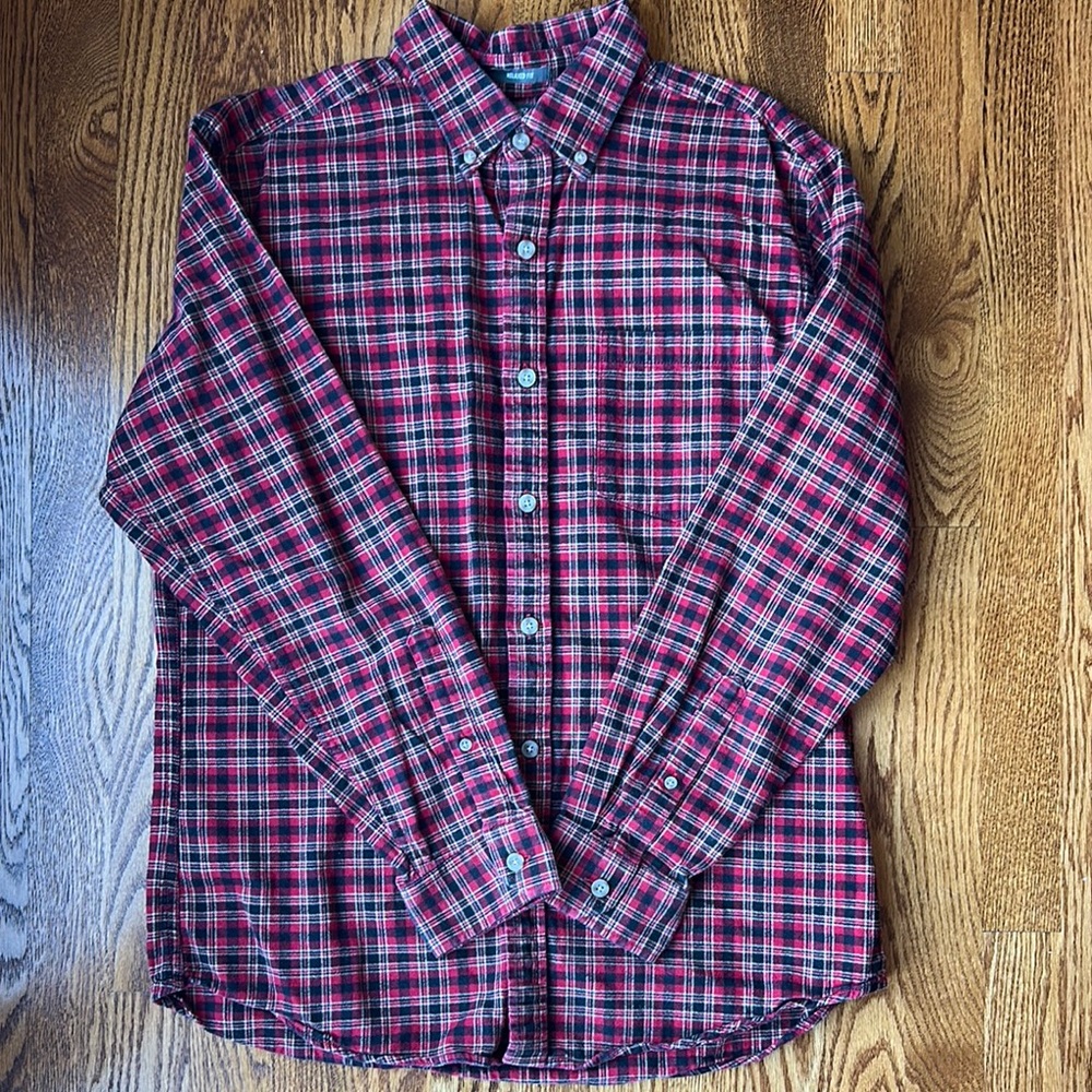 Eddie Bauer Men’s Relaxed Fit Flannel Red and Black  Plaid Shirt, Size Medium
